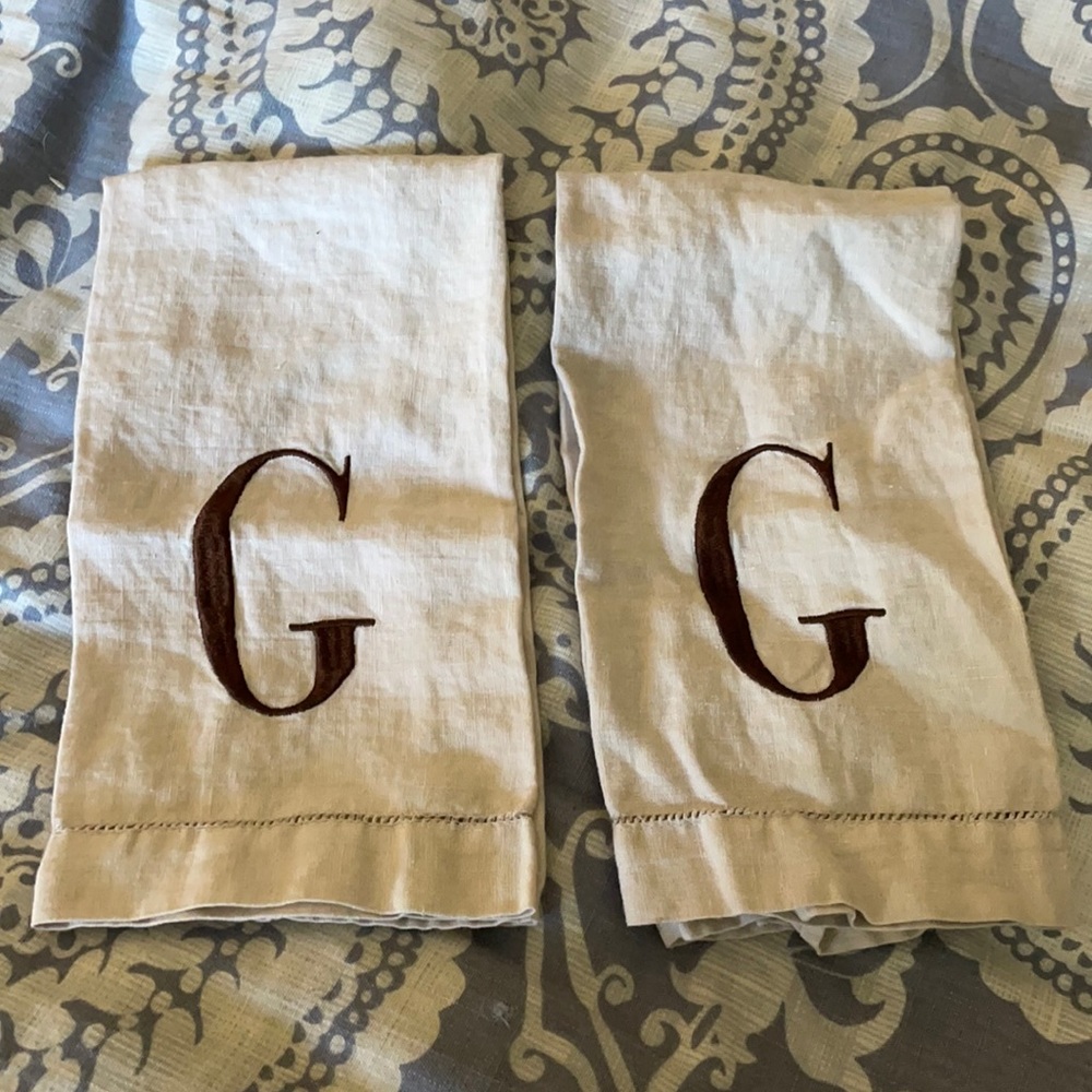 Mud Pie Linen G Monogram Hand Towels